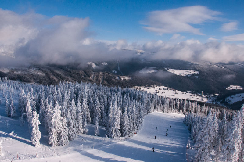 Zimní panorama z rozhledny na Hnědém vrchu