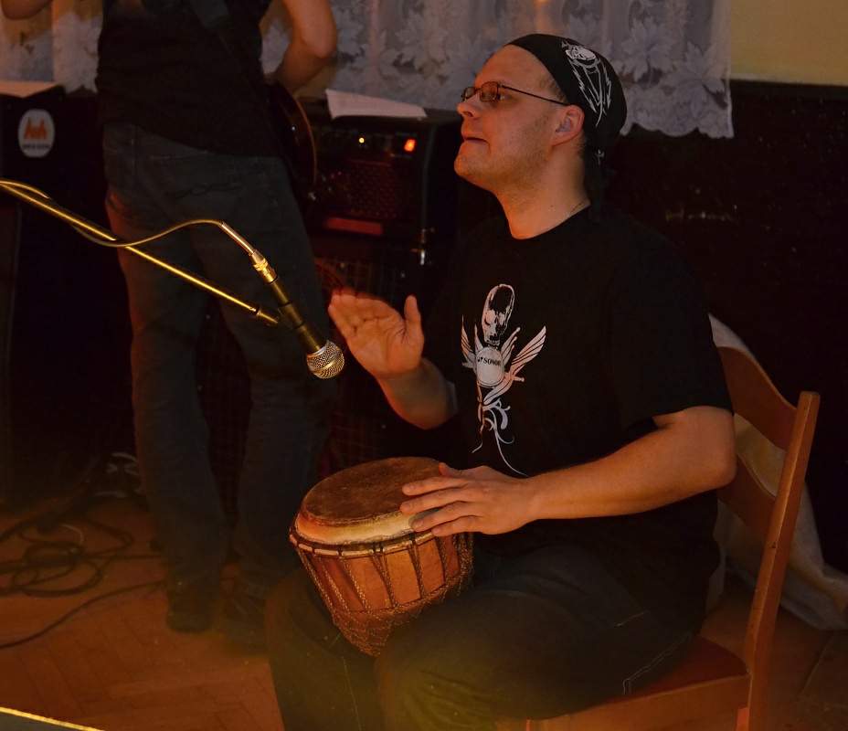 Wenny paří na bongo! :-)