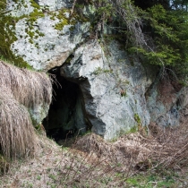 Jeskyně u řeky Chomutovky