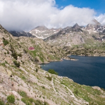 Jezero a chata Respomuso v odpoledních...