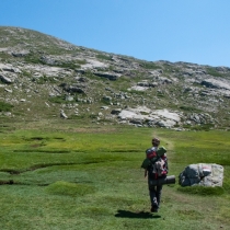 Niva kolem jezera Lac de Ninu