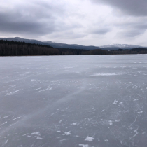 Ráno byl led ještě relativně čistý