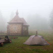 Stanování u kaple na Muřinkovém vrchu