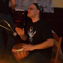 Wenny paří na bongo! :-)