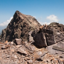 Zvlněný vrchol hory Monte Cinto
